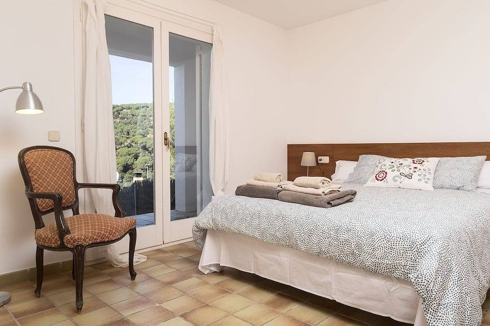 Doppelvillen mit großem Pool und Meerblick in der Nähe von Barcelona. Kostenloses Wifi, Klimaanlage in Sant Pol de Mar, Costa del Maresme
