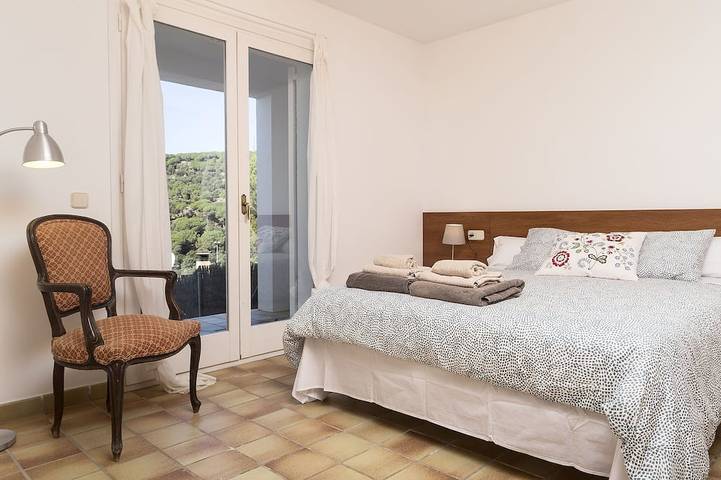 Twin villas with large pool and sea views near Barcelona. Free wifi, a/c in Sant Pol de Mar, Costa del Maresme