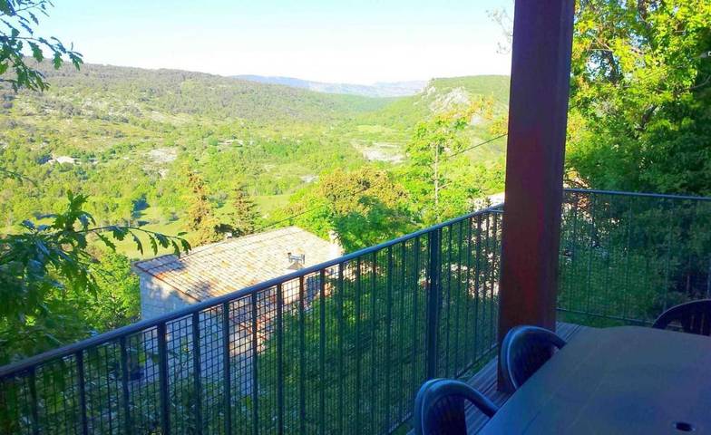 Location de vacances pour 6 personnes, avec jardin et terrasse à Coursegoules - 4