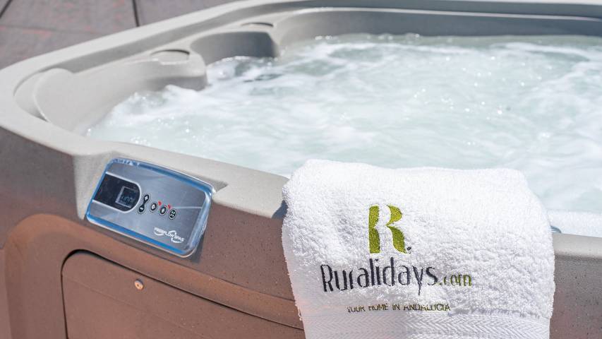 Finca für 6 Personen, mit Balkon/Terrasse und Whirlpool sowie Pool in Coín - 4