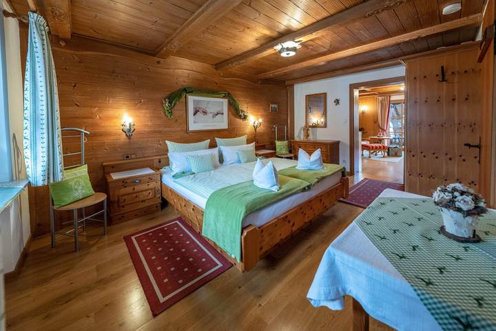 Ferienwohnung für 2 Personen, mit Balkon und Terrasse sowie Ausblick in Wallgau - 3