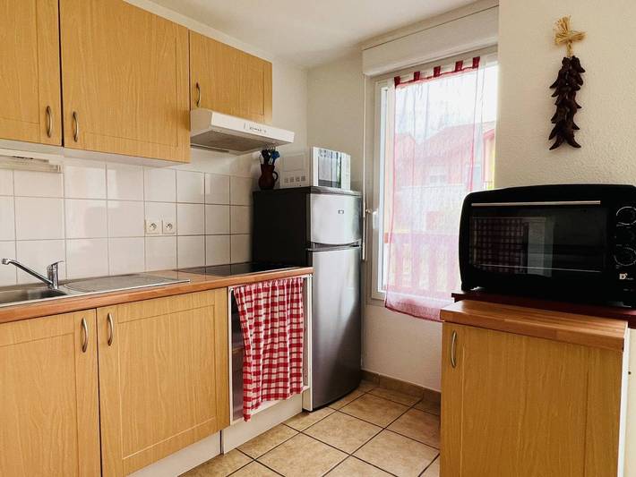 Entire apartment, F2 Apartment with Pool and Parking in Cambo-les-Bains in Cambo-les-Bains, Bayonne region