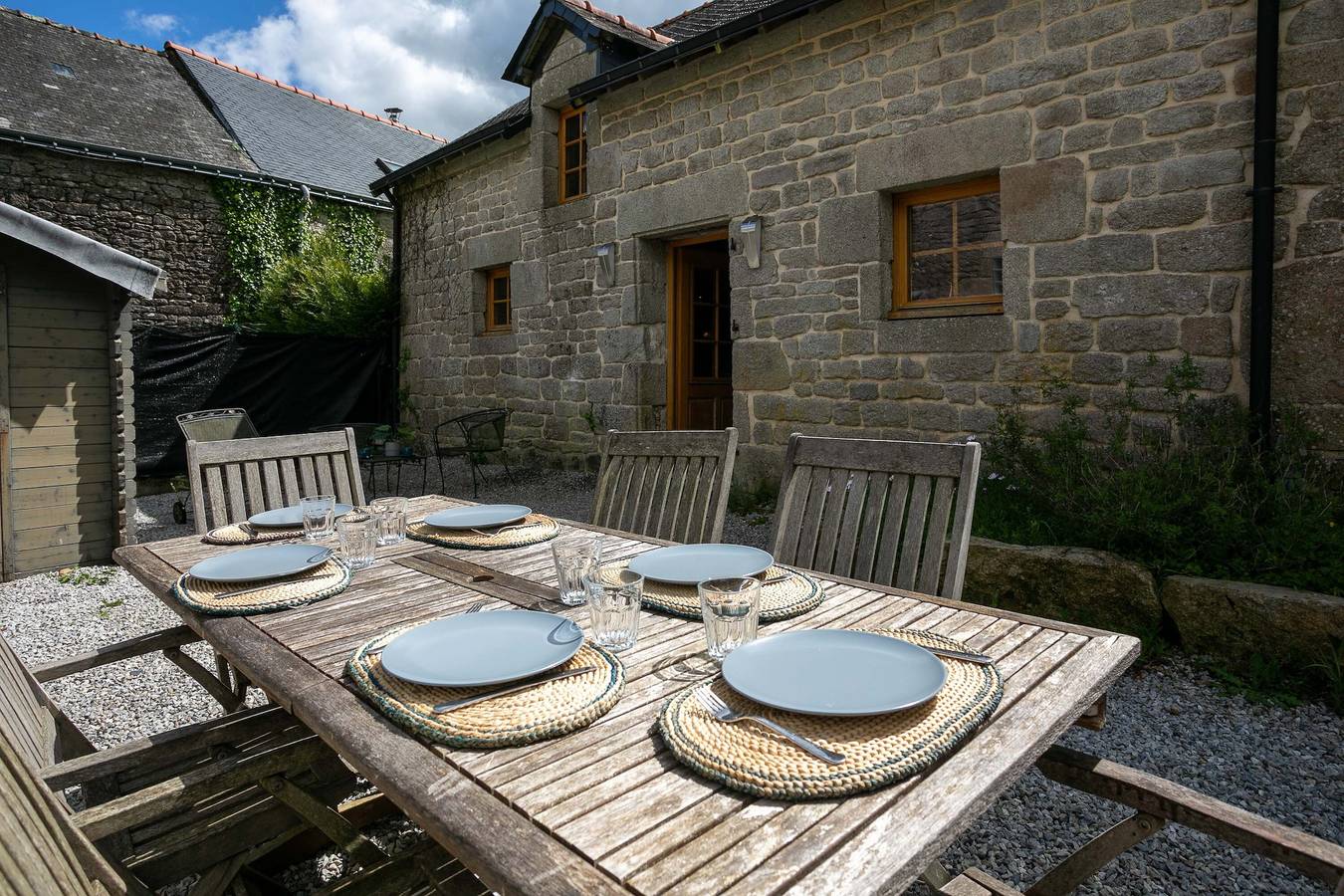 Villa "Gite Relax a la Campagne" with Private Terrace & Wi-Fi in Guern, Pontivy region