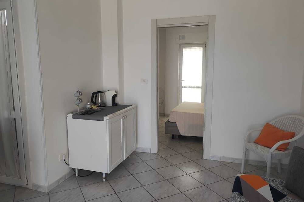 Ganze Wohnung, Detached apartment overlooking beach and sea 2 steps from center. in Carovigno, Salento