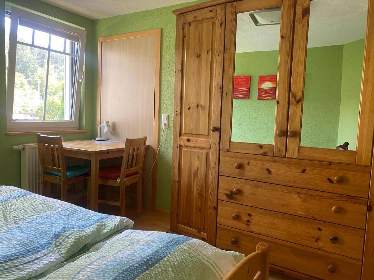 Ganze Ferienwohnung, Ferienzimmer Oelhaf Zimmer in Grün Self Check-In mit Key-Tresore in Wilhelmsdorf, Region Bodensee-Oberschwaben
