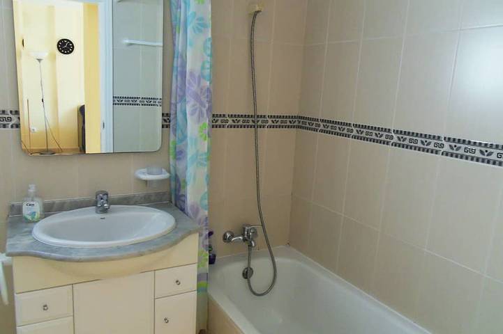 Apartamento inteiro, Bungalow 6 pessoas, piscina comum, a 400 metros da praia, vários terraços in El Verger, Costa Blanca