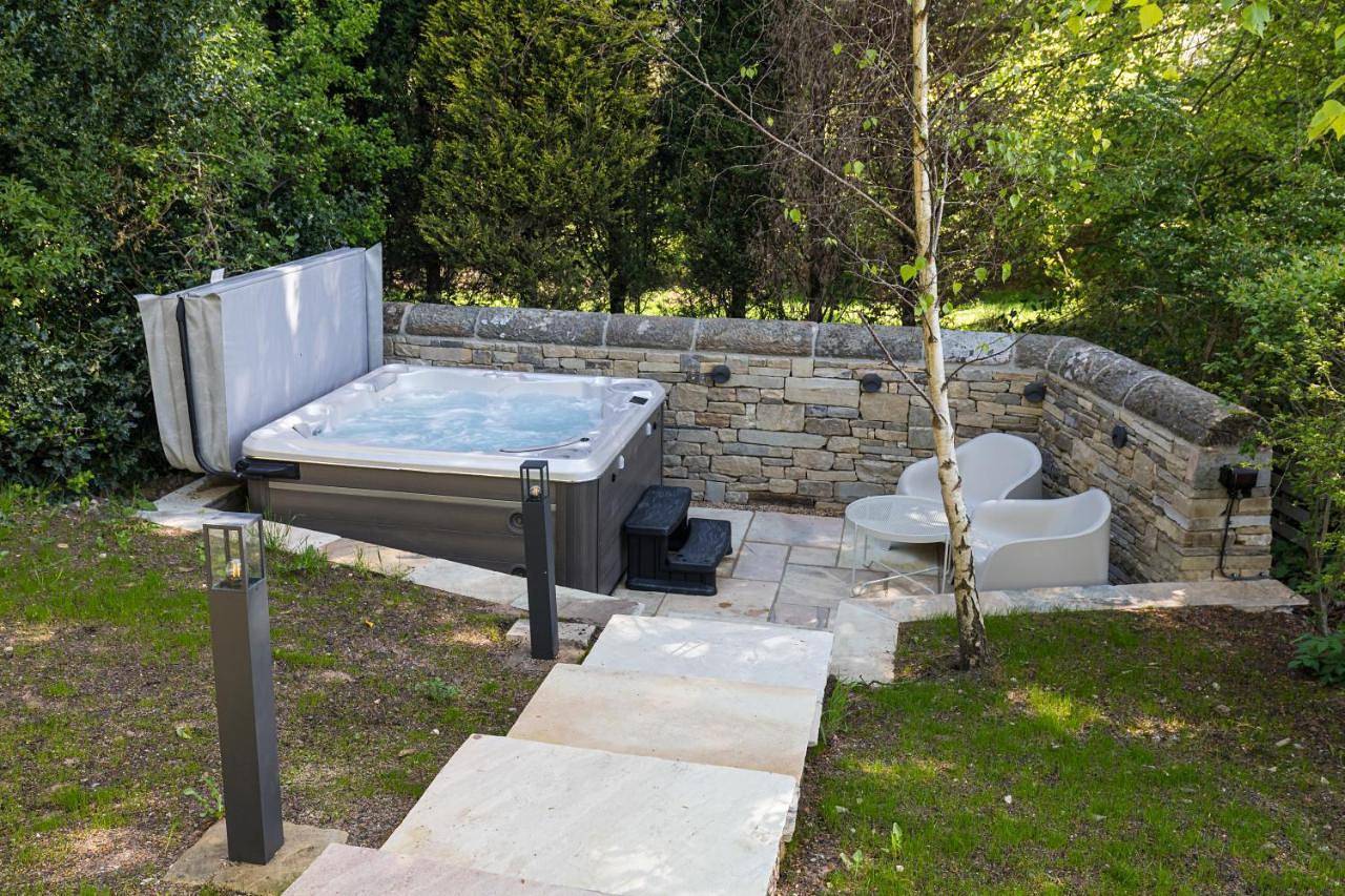 Yurt with Hot Tub near Hartington, Peak District in Staffordshire