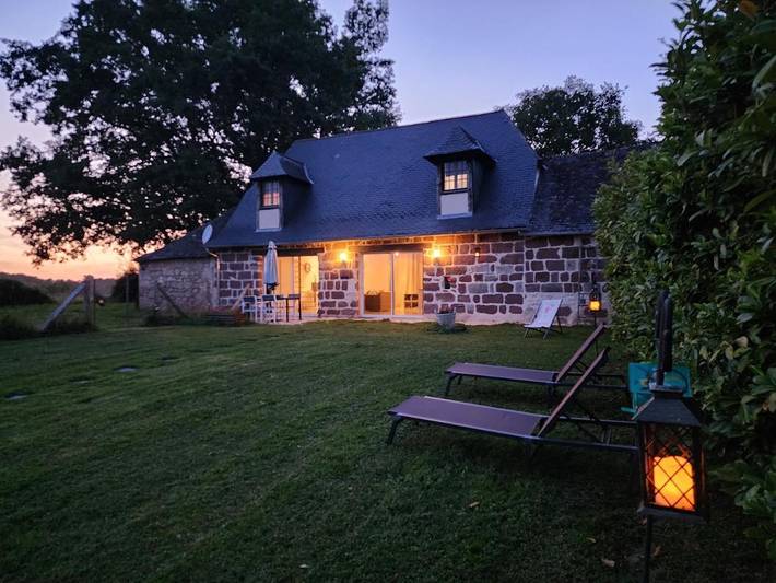 Location de vacances pour 4 personnes, avec vue et jardin, adapté aux familles à Segonzac (Corrèze)