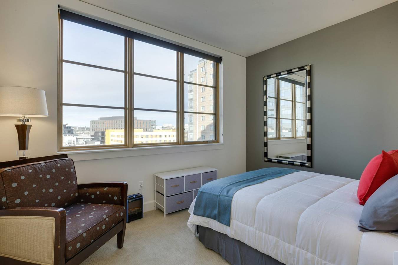 Entire apartment, Recently Upgraded 1Br Apt – Downtown Location in Portland, Multnomah County