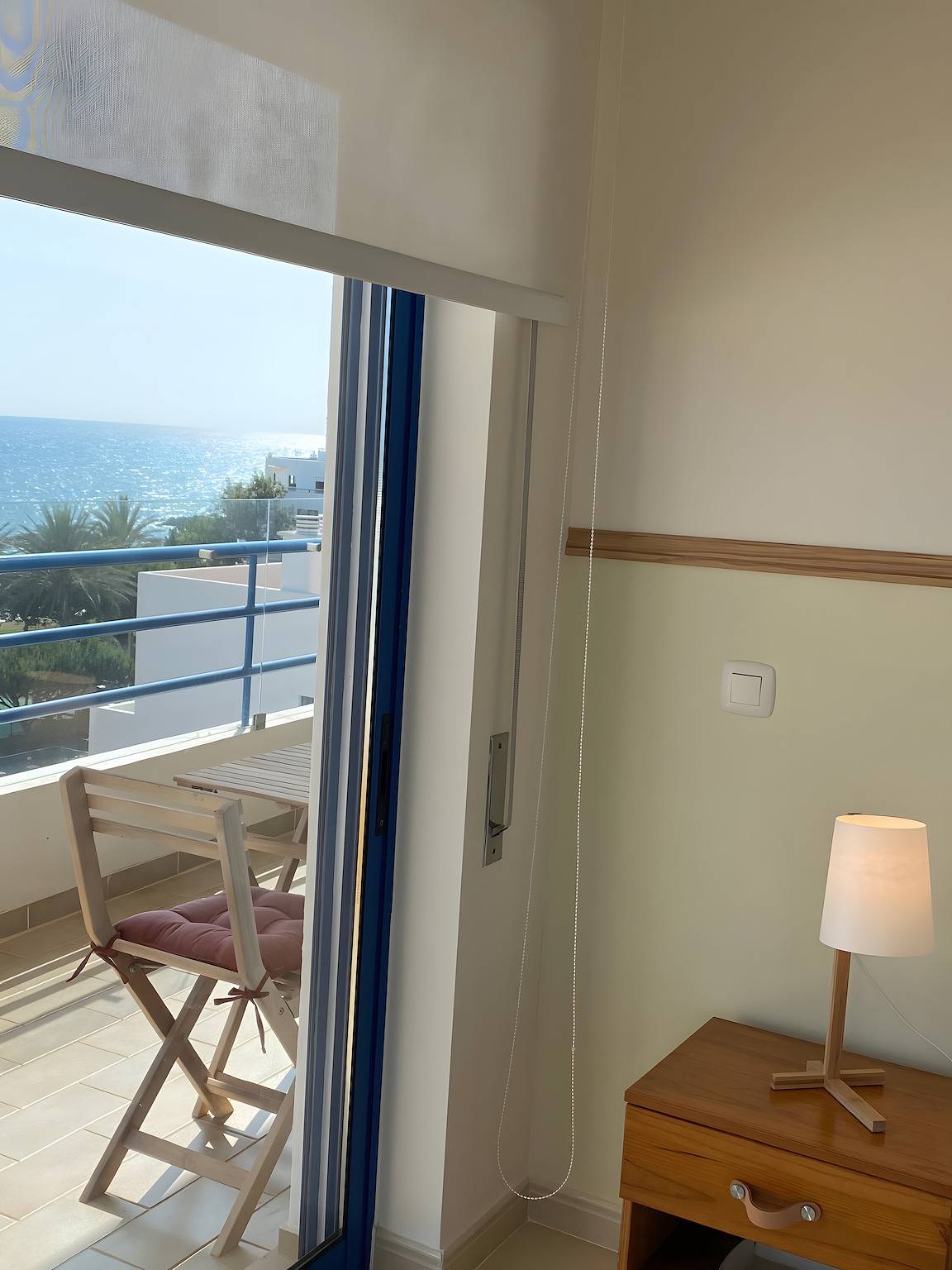 Apartamento entero, Apartamento vacacional 'Pérola do Atlântico by the Sea' cerca de la playa con piscina y Wi-Fi in Cavacos, Quarteira