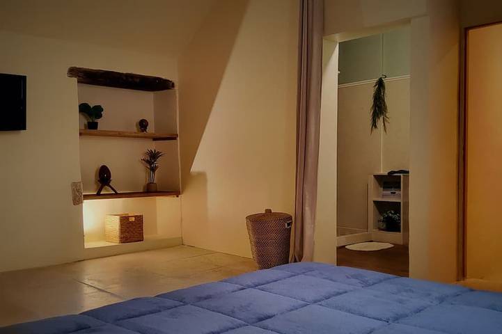 Entire apartment, Private Spa & Charming Patio (Near Avignon & the Vineyards) in Roquemaure, Nimes region