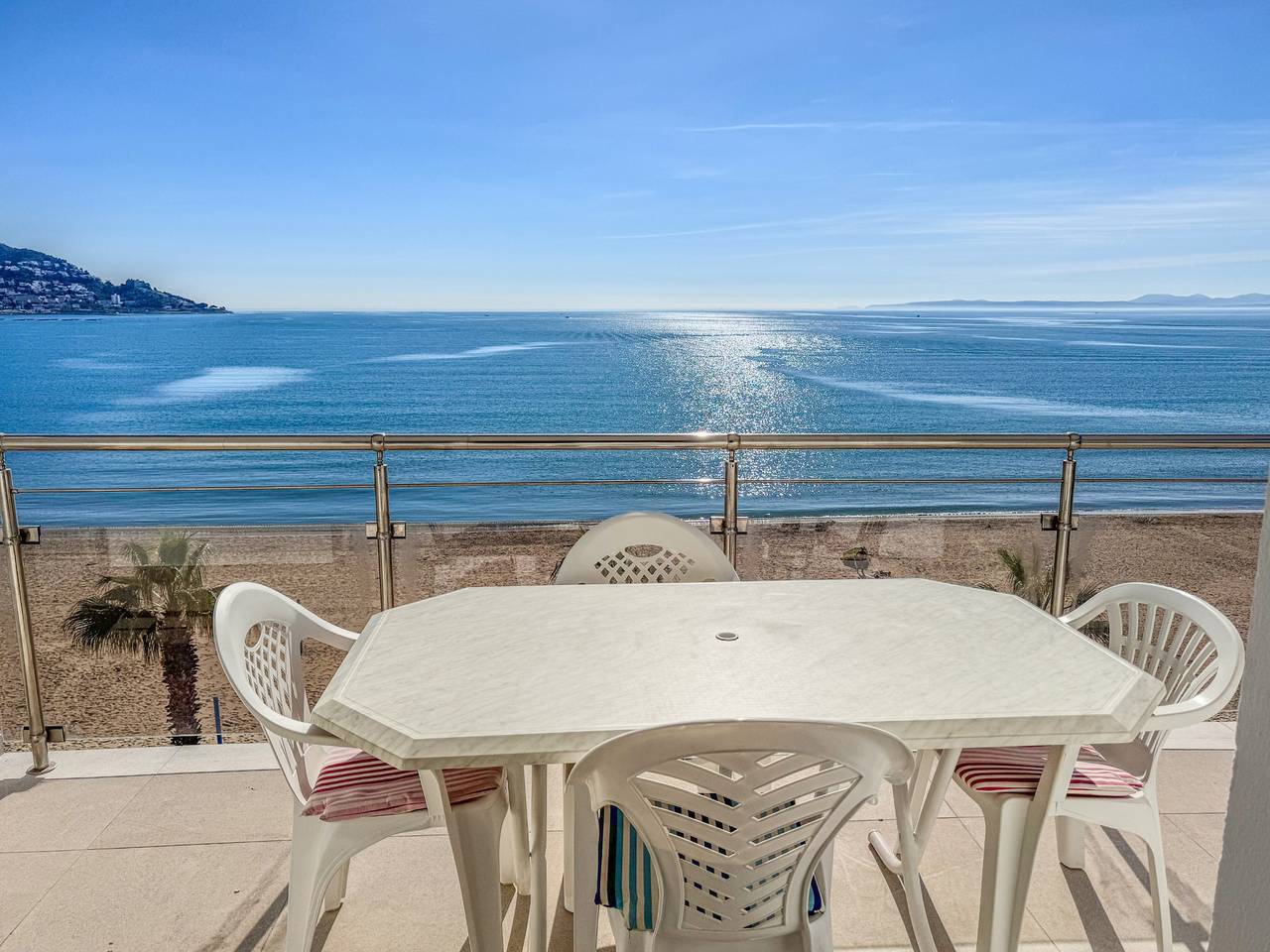 Entire apartment, Holiday apartment for 6 people with terrace in Santa Margarida, Roses