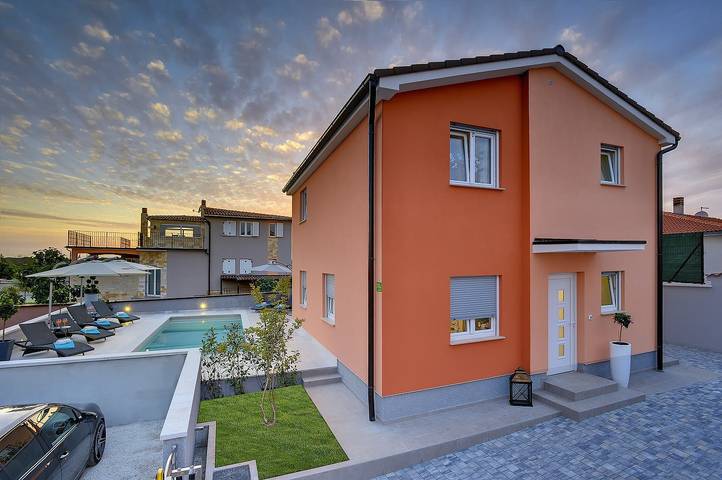 Ferienhaus für 6 Personen, mit Garten und Terrasse sowie Pool, kinderfreundlich - 1
