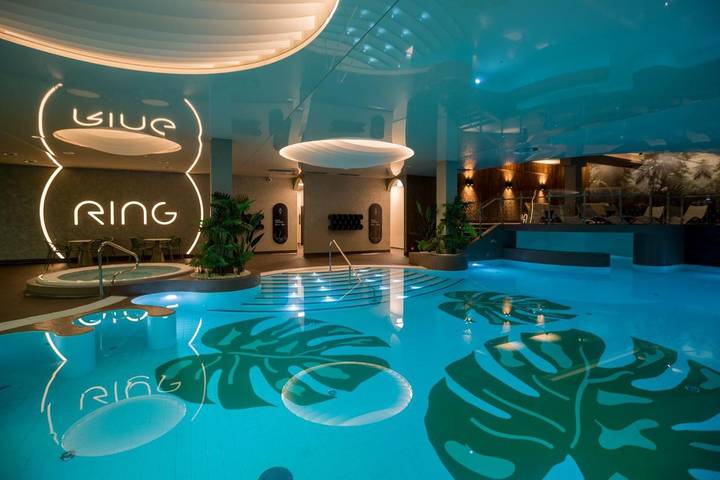 Auberge pour 2 personnes, avec sauna et jacuzzi ainsi que bassin pour enfant et piscine, animaux acceptés