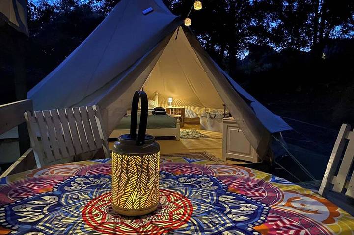 Location de vacances pour 2 personnes, avec jardin ainsi que piscine et terrasse à Moncrabeau