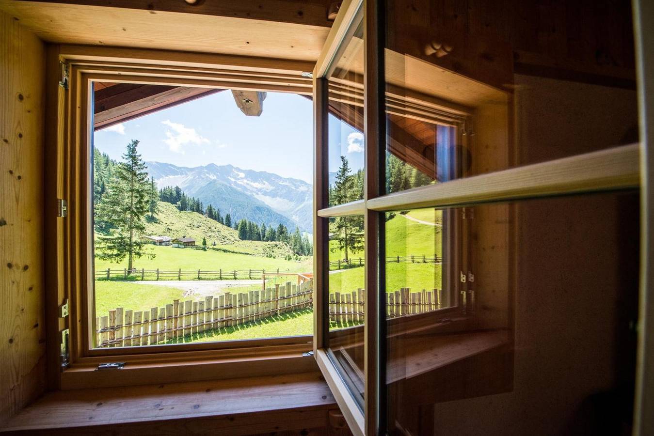 Esclusivo Alpine Eco Chalet Oberkofl: vista montagna, terrazza privata, stube, hot tub, Wifi in Valle Aurina, Alpi della Zillertal