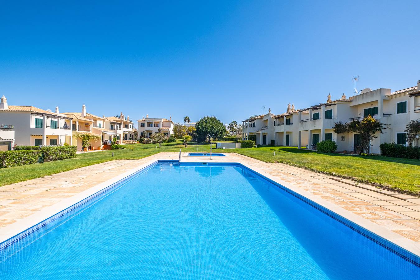 Casa De Férias para 4 Pessoas em Pêra, Alcantarilha e Pêra