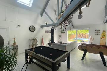 Cottage pour 22 personnes, avec terrasse ainsi que vue et jardin à Mardié