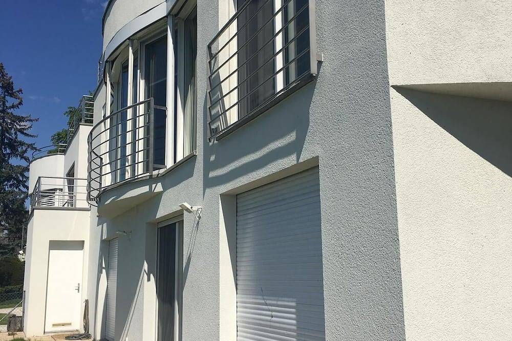 4-bedroom Villa in Cologny Geneva with Lake View in Cologny, Lago Lemano