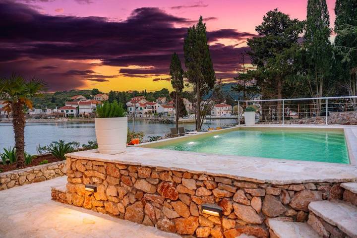 Villa pour 8 personnes, avec piscine et jardin ainsi que terrasse et vue à Sali - 4