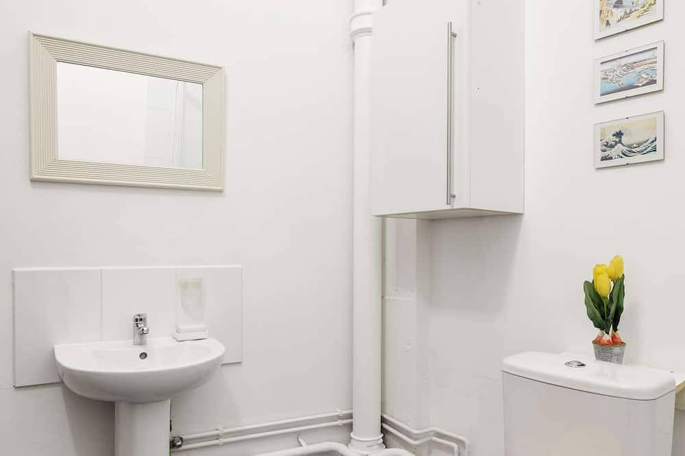 Entire apartment, Entire Photographers Loft in Bethnal Green, London