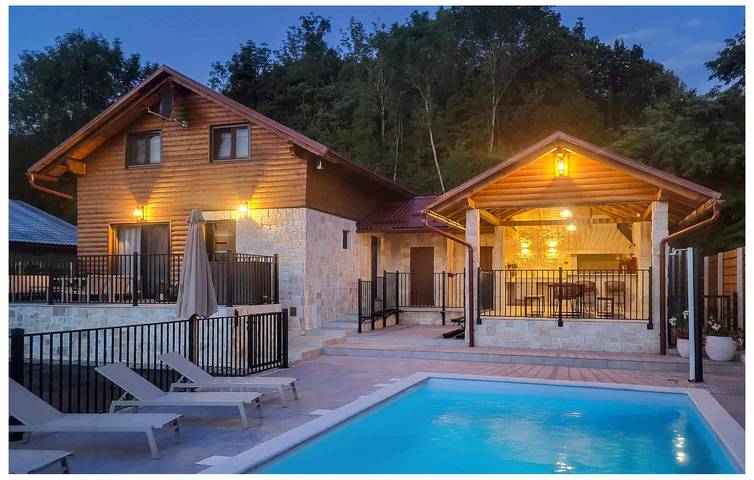 Charmante 190 m² große Wohnung mit Pool und Terrasse, 2 km vom Fluss Bogdanica entfernt in Gospitsch, Lika-Senj