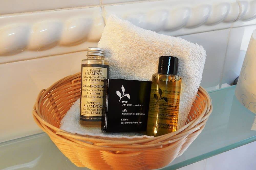 Villa mit privatem Pool, Terrasse und Veranda mit Meerblick. in Orba, Costa Blanca