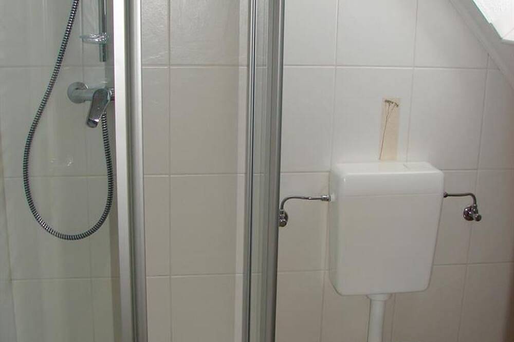 Doppelzimmer, Dusche, Wc ensuite - Gästehaus unter den Weinbergen in Laucha an der Unstrut, Saale-Unstrut