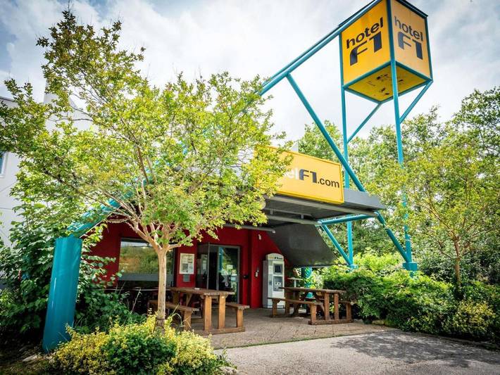 Hôtel pour 3 personnes, avec terrasse et jardin à Ussac - 4