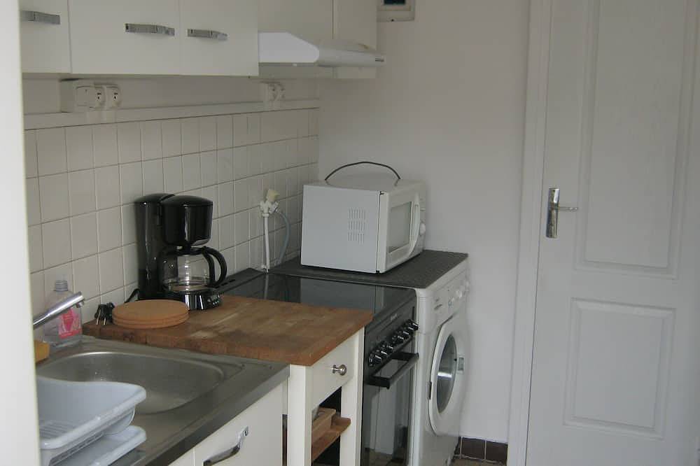Summer house with 3 main rooms 42m2 with sea view. in Arromanches-les-Bains, Bayeux region