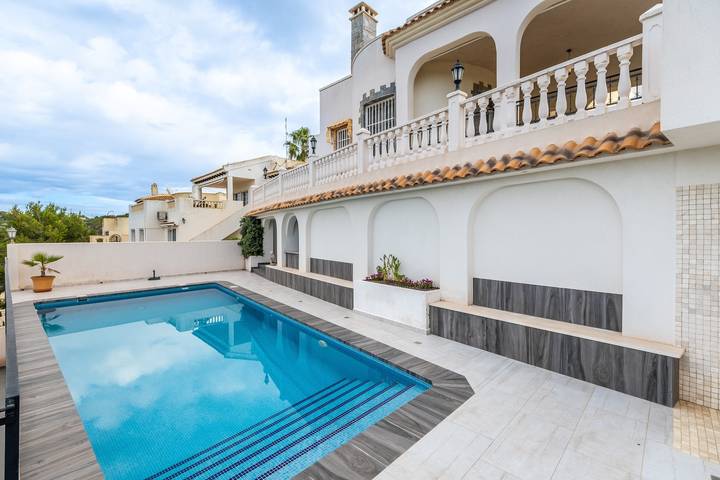 Chalet para 6 personas, con balcón y jardín, Se admiten mascotas en Orihuela