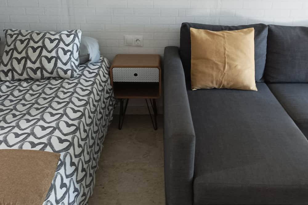 Apartamento entero, Primera Linea de playa, vistas al mar,Aire acondicionado. in Urbanizacion Calahonda, Mijas