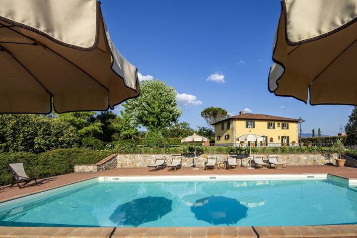 Villa per 15 persone, con piscina e giardino in Poppi