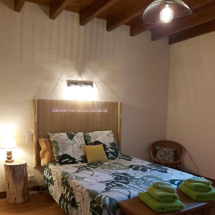 Gîte pour 2 personnes, avec Terrasse ainsi que Jardin et Vue à Francescas