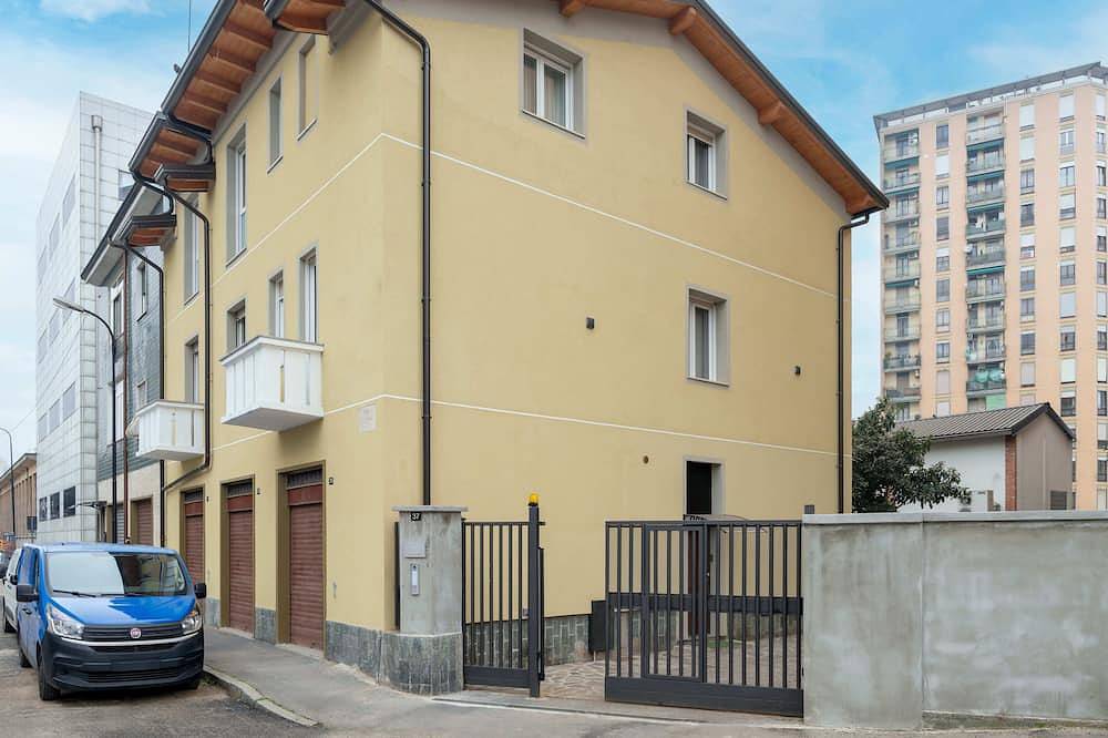 Entire apartment, Cozy Two Bedroom Apartment | Ideal Base for Exploring Milan and Brianza in Cinisello Balsamo, Milan Province
