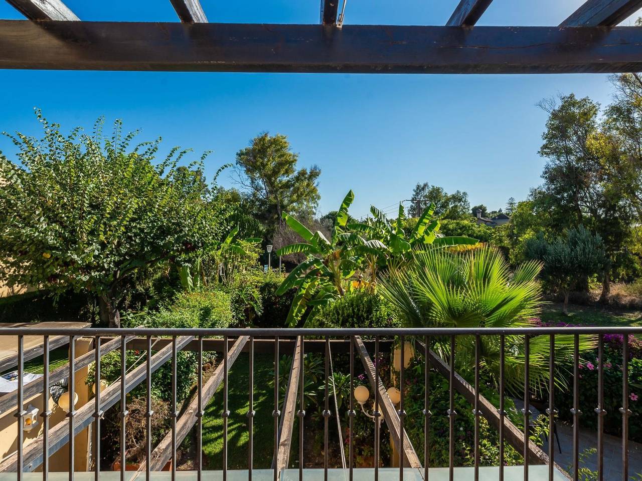 Luxuriöses Strandhaus mit privatem Garten, Bbq & Zugang zu 5 Pools! in Marbella West, Marbella