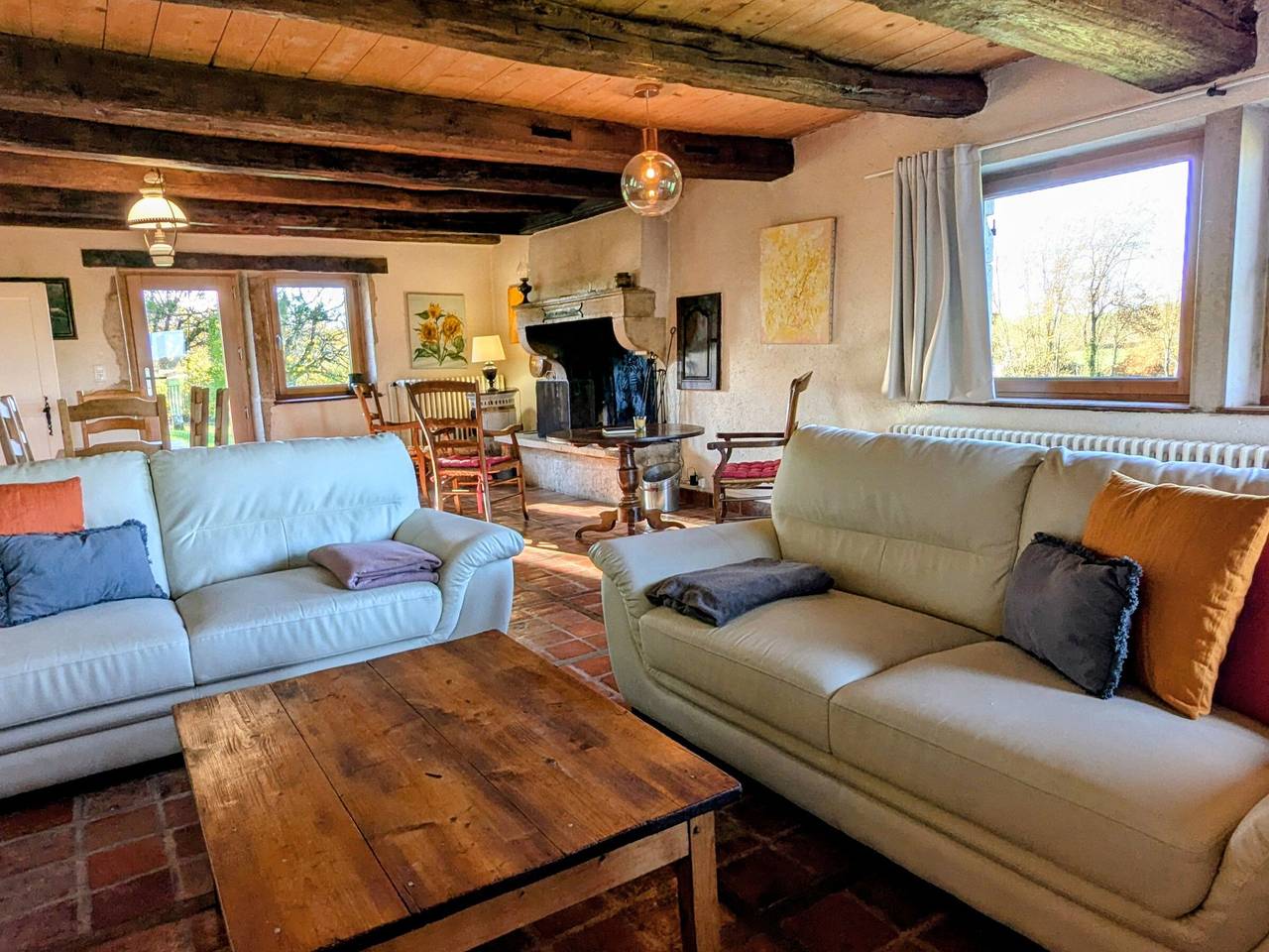 Casa encantadora con chimenea, admite mascotas cerca de Bèze in Noiron-sur-Bèze, Región de Dijon