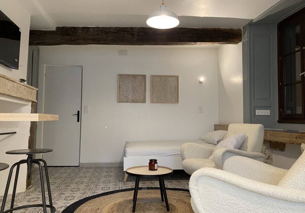 Studio entier, Joli studio dans une maison de caractère in Bar-sur-Aube, Aube