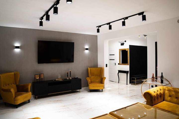 Apartament wakacyjny dla 9 osób, z ogród i widok na jezioro oraz widok i sauna, zwierzęta dozwolone w Jezioro Żarnowieckie