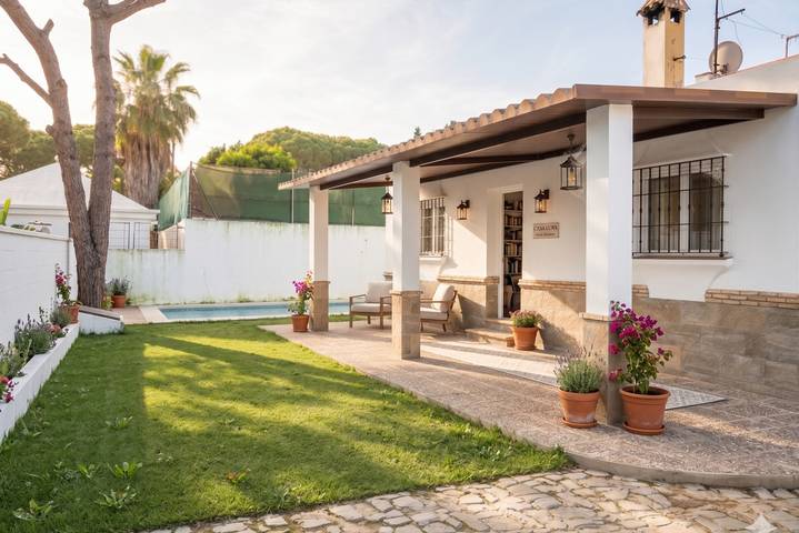 🌴 Moderne Villa | 3 Schlafzimmer mit Kingsize-Betten | Privater Pool | Großer Garten in Chiclana de la Frontera, Costa de la Luz