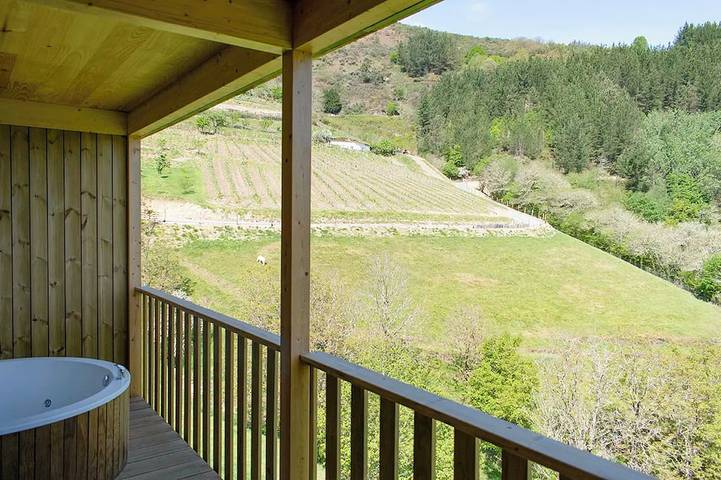 Cabane en bois pour 3 personnes, avec jardin ainsi que balcon et jacuzzi, animaux acceptés - 1