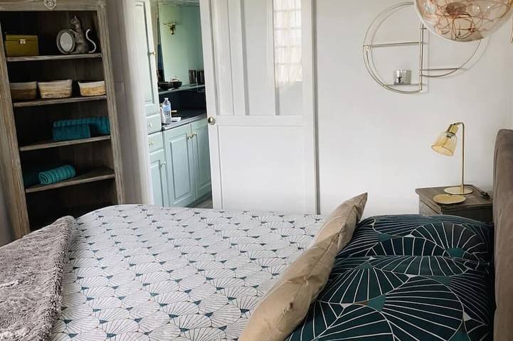 Location de vacances pour 6 personnes, avec jacuzzi ainsi que terrasse et jardin, animaux acceptés à Chaon - 2