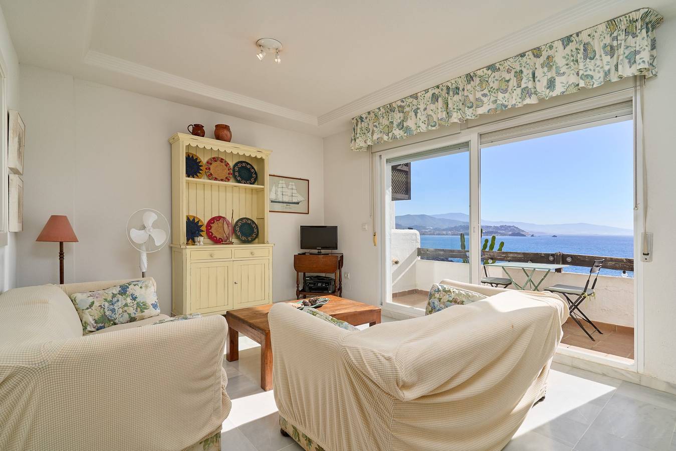 Apartamento entero, Apartamento 'Marina Playa' con vistas al mar, Wi-Fi y aire acondicionado in La Herradura, Almuñecar