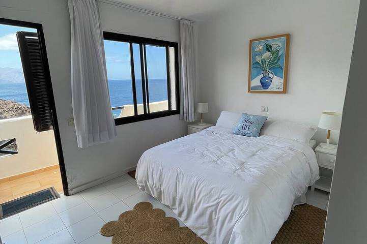 Cliffs Edge a home on the sea with magnificent ocean views and sunsets in Gáldar, North Gran Canaria
