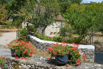 Gîte pour 4 personnes, avec jardin à Mayrinhac-Lentour