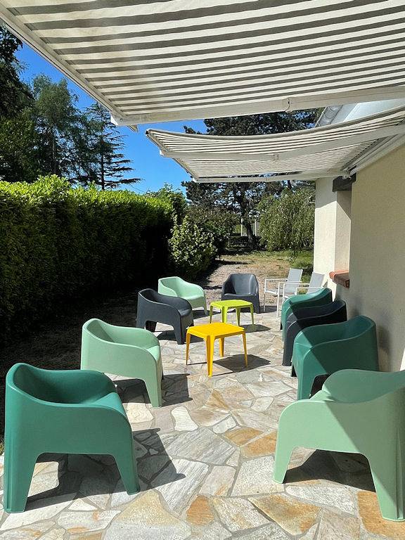 Gîte pour 16 personnes, avec jardin ainsi que terrasse et piscine, animaux acceptés