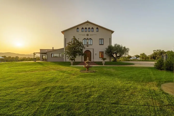 Ferienhaus für 15 Personen, mit Ausblick und Garten sowie Pool - 1