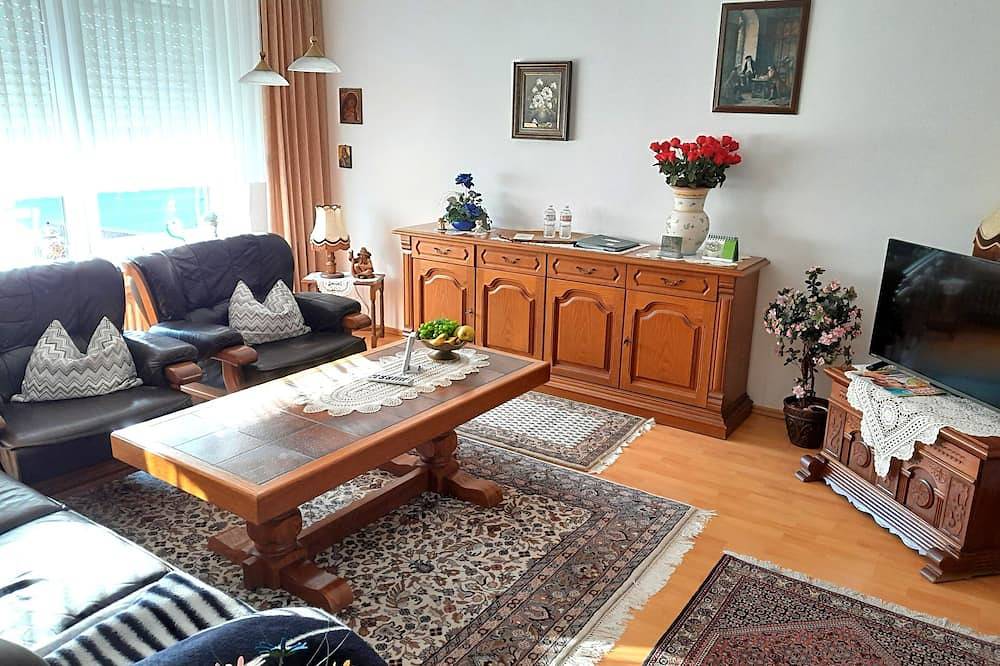 Ganze Wohnung, Schöne Eg-Wohnung 65qm, voll ausgestatt mit wunderschönem Garten und Terrasse in Cloppenburg, Naturpark Wildeshauser Geest