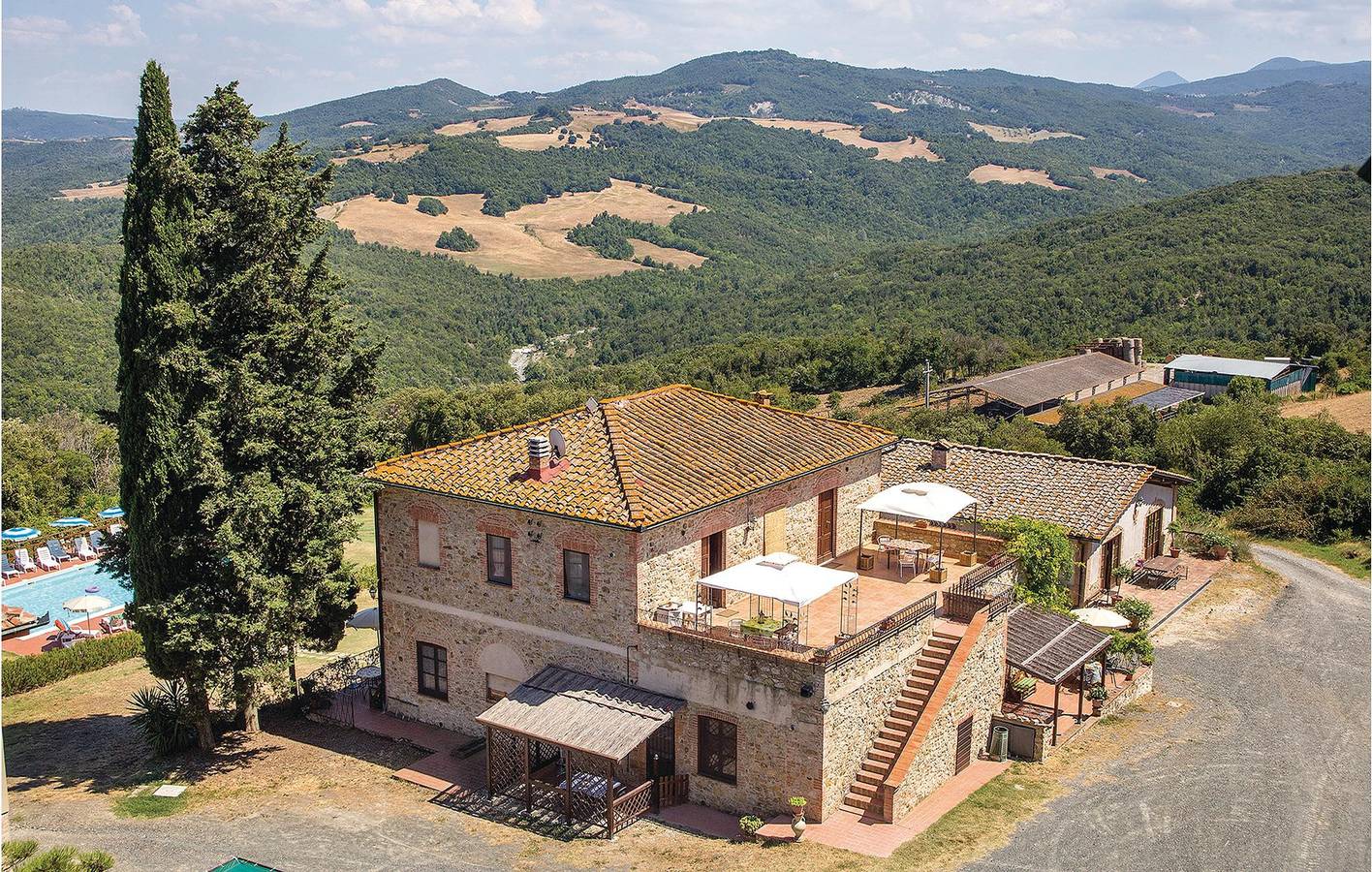Appartamento intero, Appartamento a bordo piscina con parcheggio e cucina in Pomarance, Riserva Naturale di Monterufoli