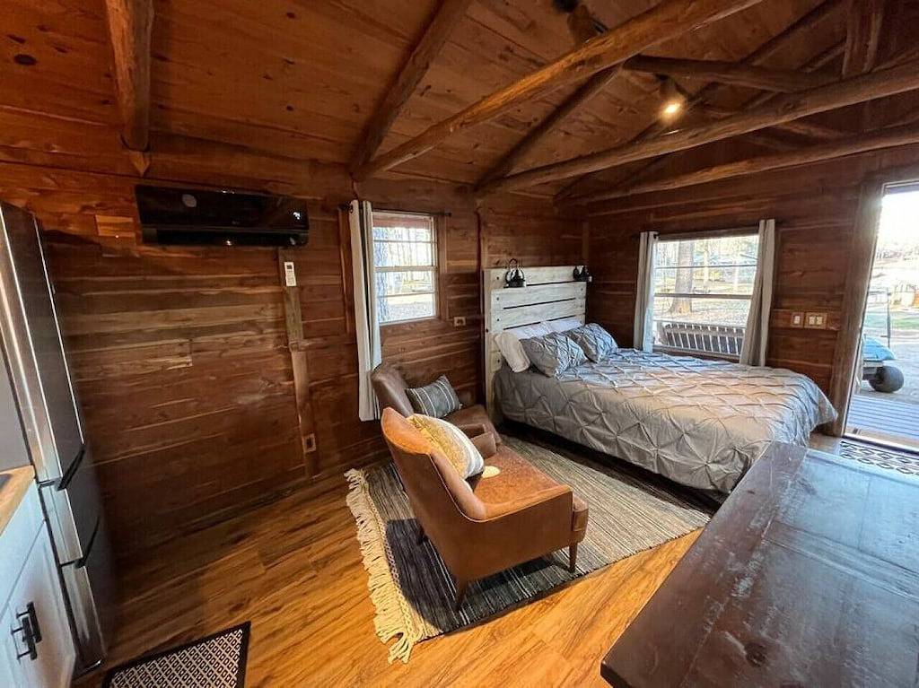 Cabin 5 Waterfront Cedar Cabin, Deck in Toledo Bend Reservoir